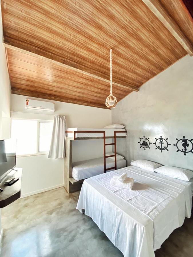Quarto Família com Vista Lateral do Mar